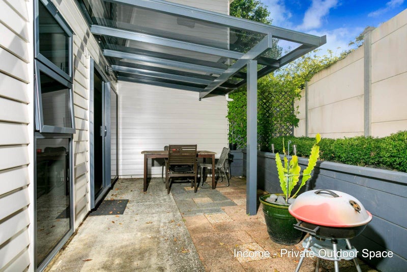 17 Ridgewood Crescent, Birkenhead, Auckland - Carousel 2