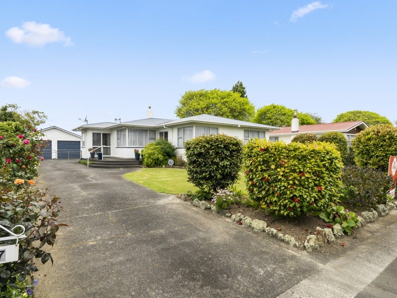 7 Piper Place, Roslyn, Palmerston North - Carousel 1