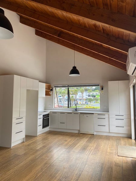 642B Whangaparaoa Road, Stanmore Bay, Whangaparāoa - Carousel 1