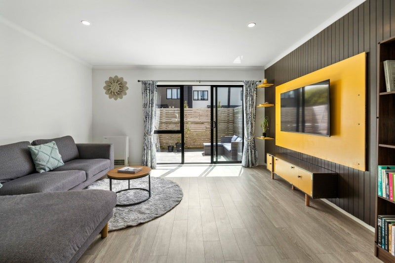 13/9 Surrey St, Tawa, Wellington - Carousel 2