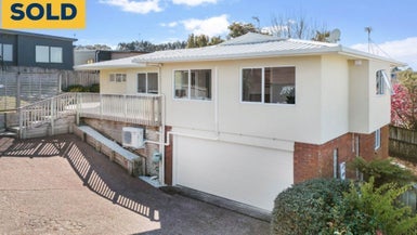 2/57 Centorian Drive, Windsor Park, Auckland - Carousel 1
