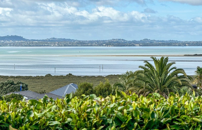 2 Oakpark Place, West Harbour, Auckland - Carousel 2