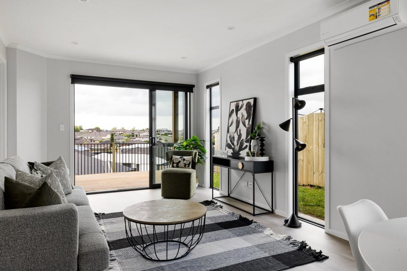 2/42 Rose Berry Crescent, Flagstaff, Hamilton - Carousel 2