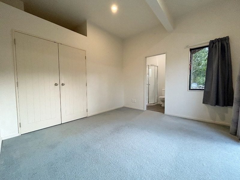 12 Springwater Vale, Unsworth Heights, Auckland - Carousel 2