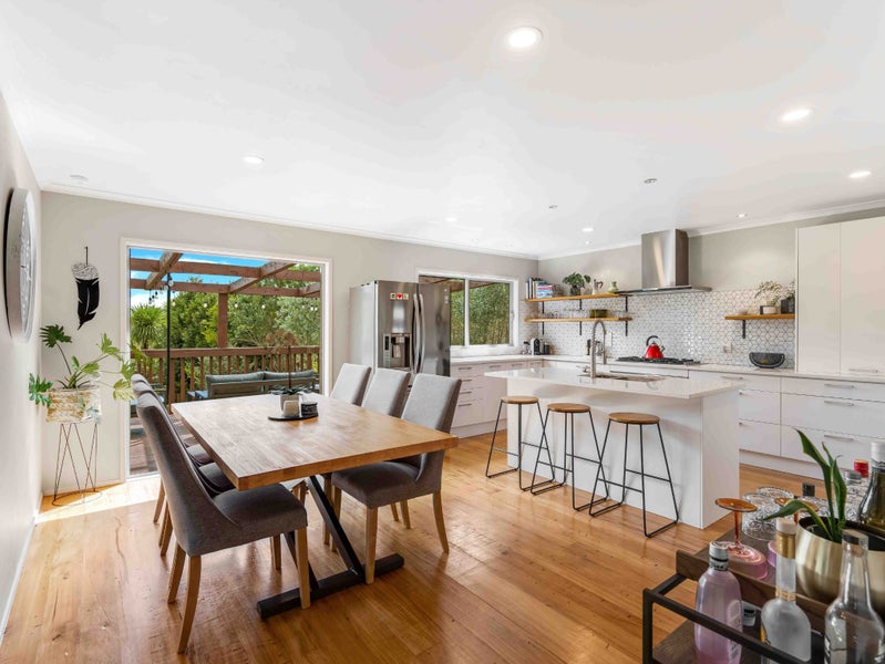 1083 Scenic Drive North, Swanson, Auckland - Carousel 2