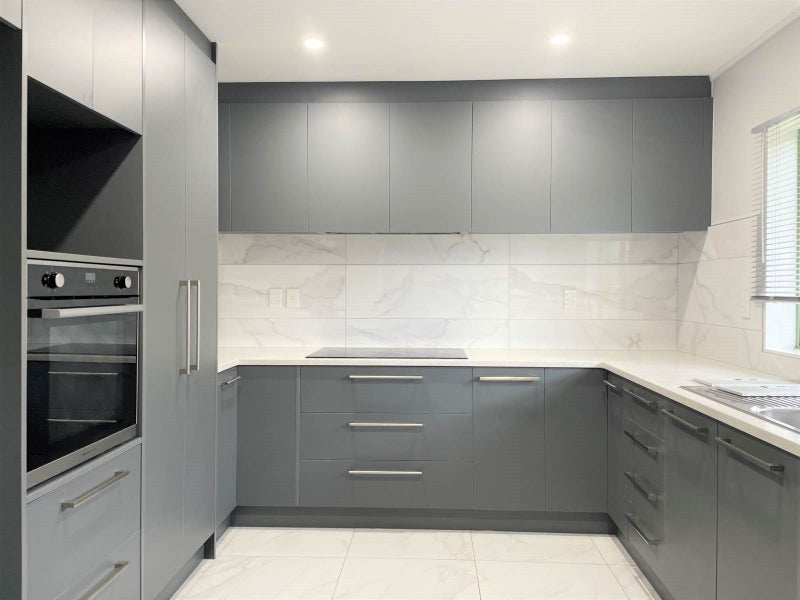 5 Davern Lane, New Lynn, Auckland - Carousel 1