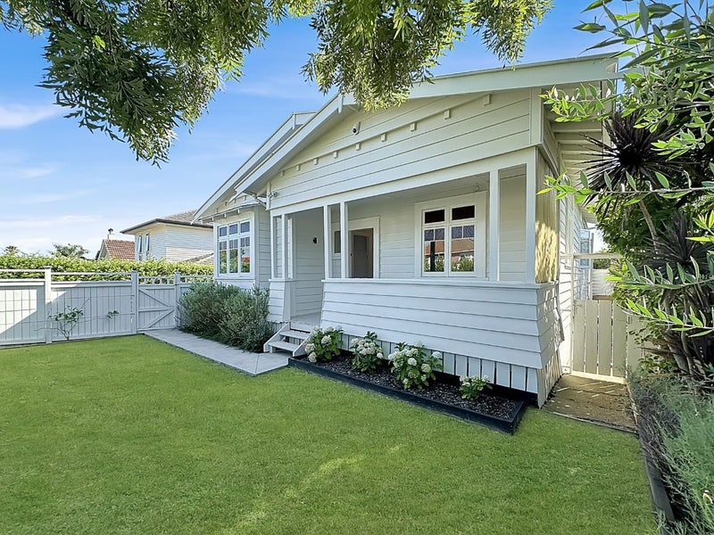 71 Point Chevalier Road, Point Chevalier, Auckland - Carousel 1