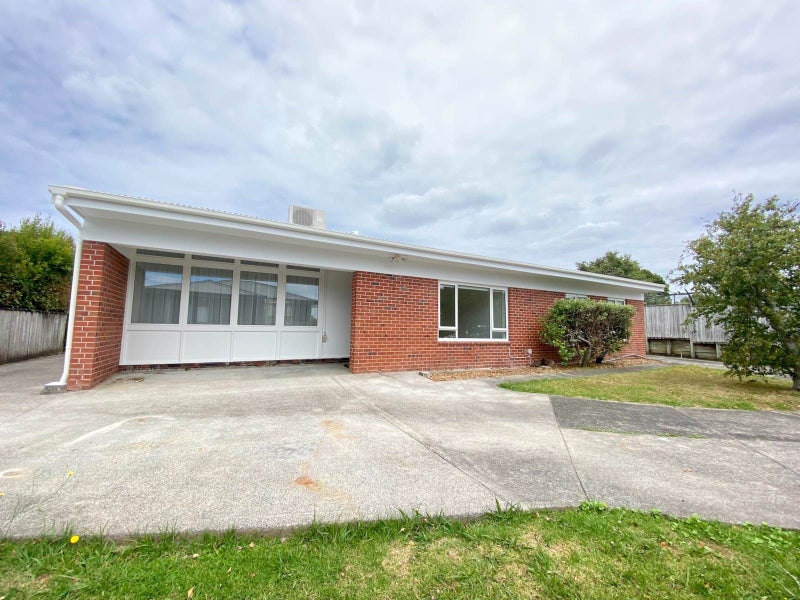 8A Puketea Street, Blockhouse Bay, Auckland - Carousel 1