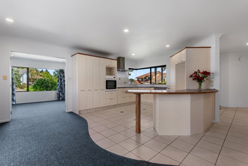 22 Arrowfield Drive, Pyes Pa, Tauranga - Carousel 2