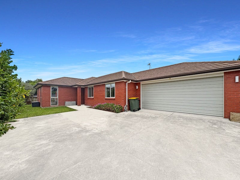 10 Cabourne Drive, Glenview, Hamilton - Carousel 1