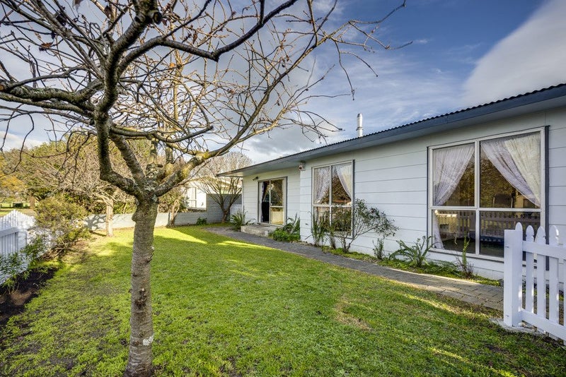 6 Burton Crescent, Flaxmere, Hastings - Carousel 2