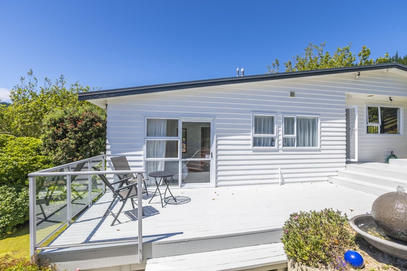4 Sunrise Blvd, Tawa, Wellington - Carousel 2