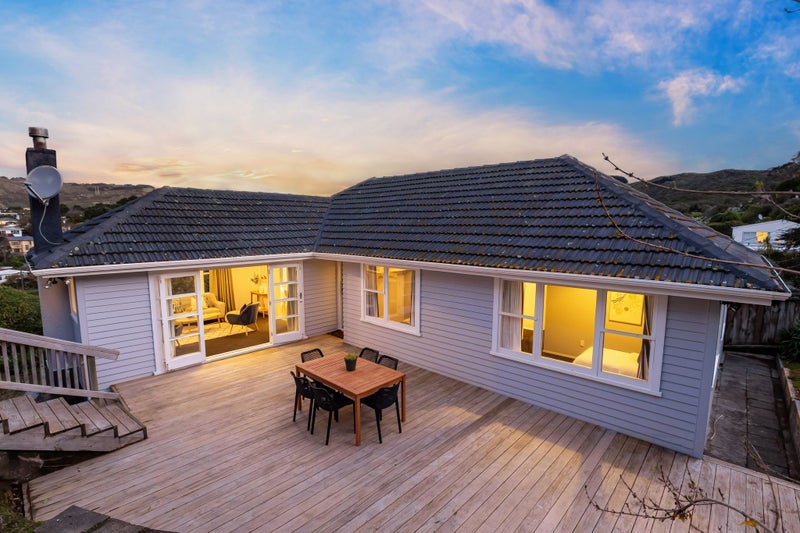 13 Tainui Terrace, Tawa, Wellington - Carousel 1