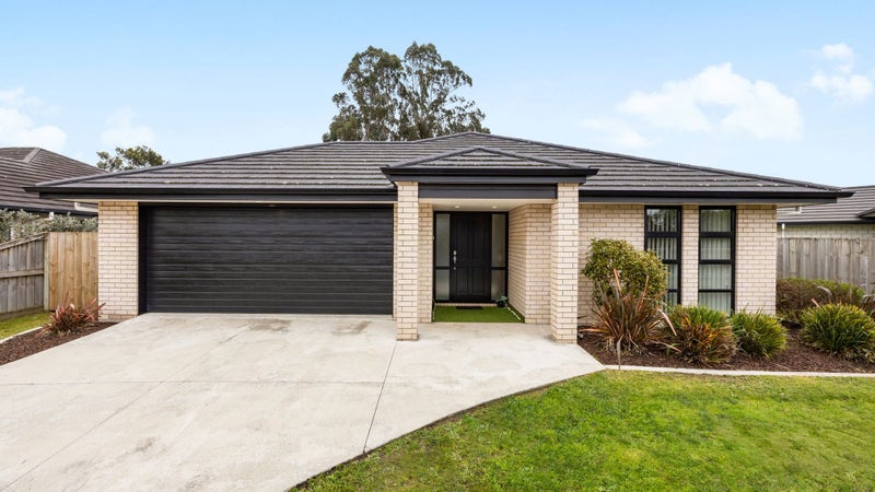 51 Edgeview Crescent, Fitzroy, Hamilton - Carousel 1