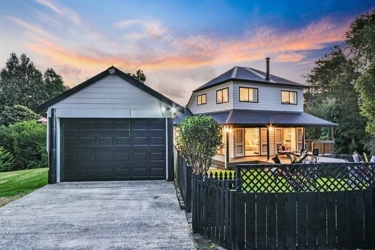 12A Kakapo Place, Papatoetoe, Auckland - Carousel 1