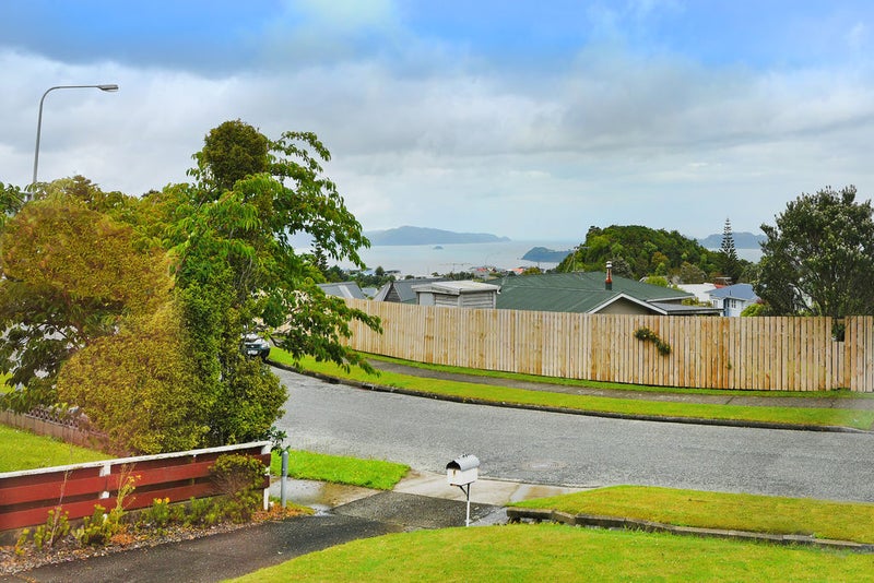 3 Laburnum Grove, Maungaraki, Lower Hutt - Carousel 2