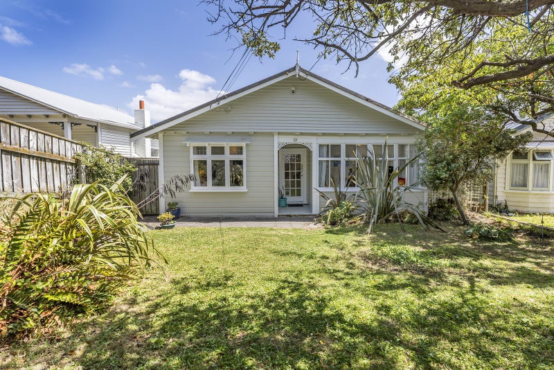 14 Lonsdale Crescent, Rongotai, Wellington - Carousel 1