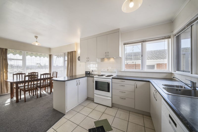 8 Kendrick Place, Blockhouse Bay, Auckland - Carousel 2