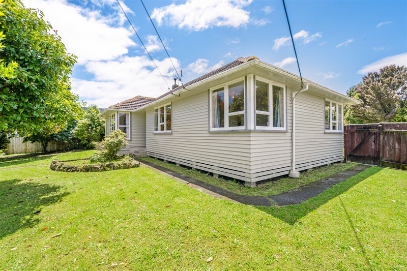2 Mary Crescent, Elderslea, Upper Hutt - Carousel 2