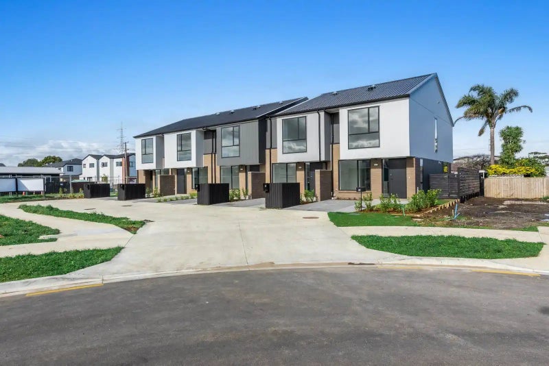 8 Paapaakiri Loop, Takanini, Auckland - Carousel 2