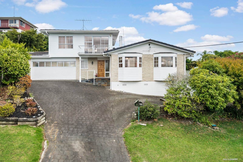 16 Eastcliffe Road, Castor Bay, Auckland - Carousel 1