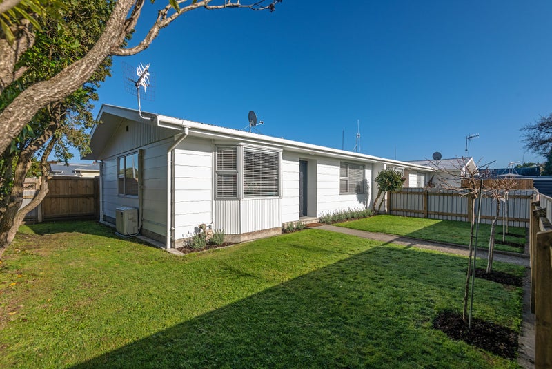 1/175 Park Road, West End, Palmerston North - Carousel 1