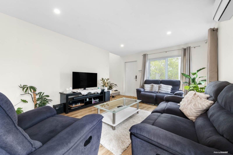 45 Rangeview Road, Sunnyvale, Auckland - Carousel 2