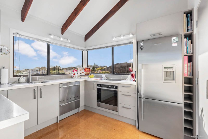 10 Lindsay Place, Hillsborough, Auckland - Carousel 2