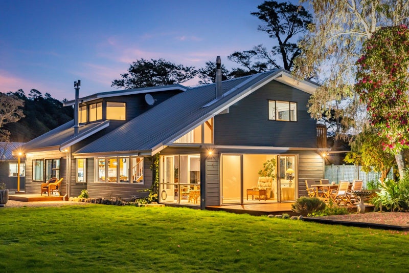 61 Twin Lakes Road, Te Marua, Upper Hutt - Carousel 1