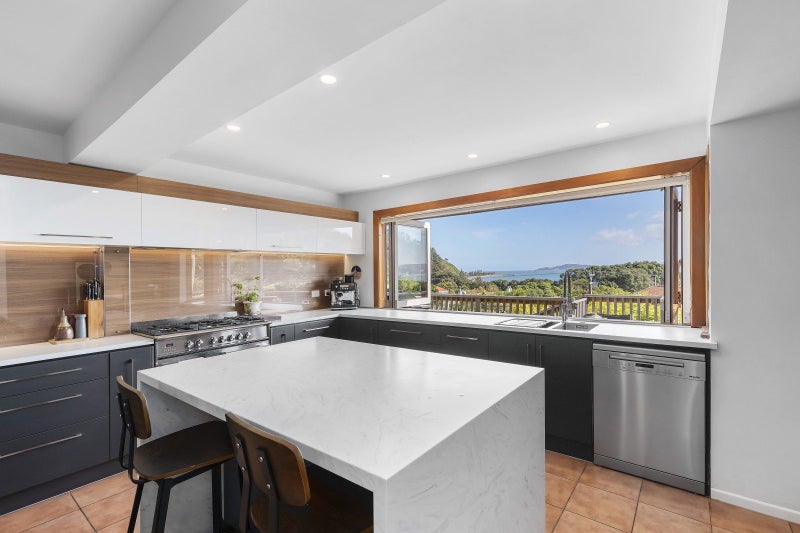 15 Kotari Road, Days Bay, Lower Hutt - Carousel 2