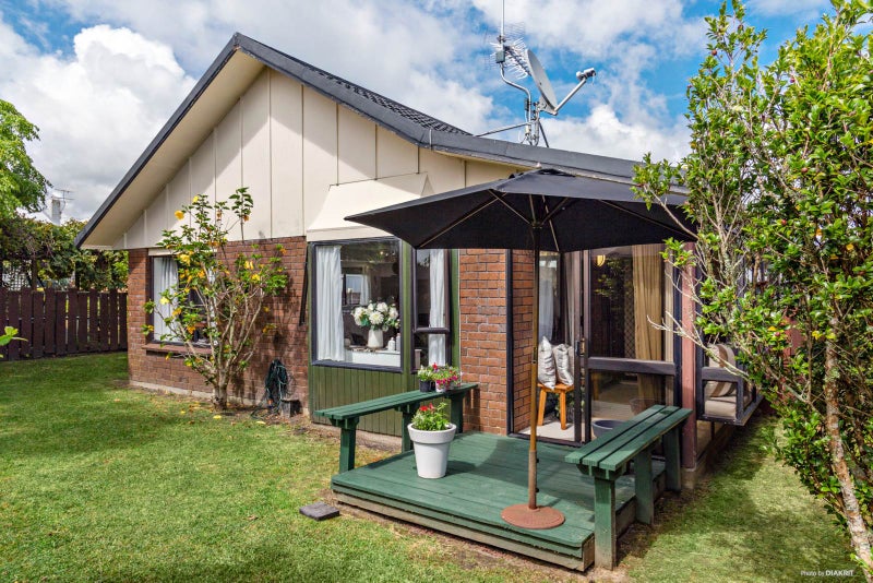 2/10 Corrella Road, Belmont, Auckland - Carousel 1