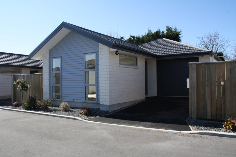 12 Henry Roil Lane, Northcote, Christchurch - Carousel 1