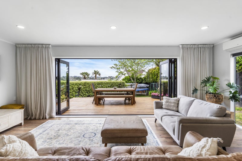 2/65 Arran Road, Browns Bay, Auckland - Carousel 1