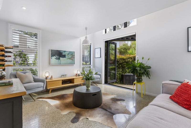 39 Castledine Crescent, Glen Innes, Auckland - Carousel 2