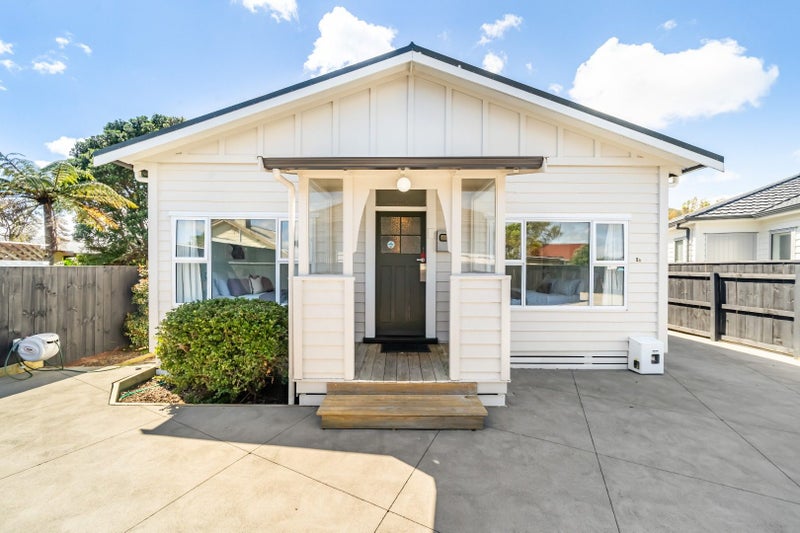 8B Awamutu Grove, Waiwhetu, Lower Hutt - Carousel 1