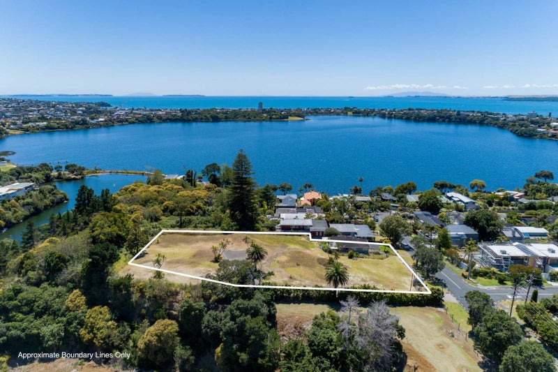 8 Rangitira Avenue, Takapuna, Auckland - Carousel 2