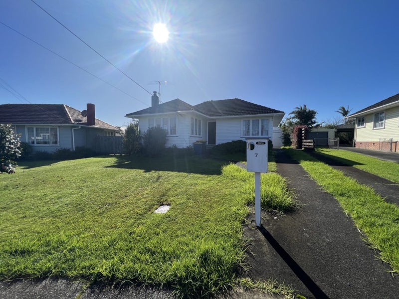 7 Norma Avenue, Te Atatu South, Auckland - Carousel 1