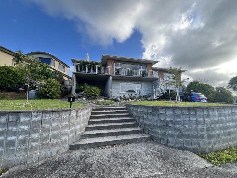 5 Fairfax Terrace, Frankleigh Park, New Plymouth - Carousel 1