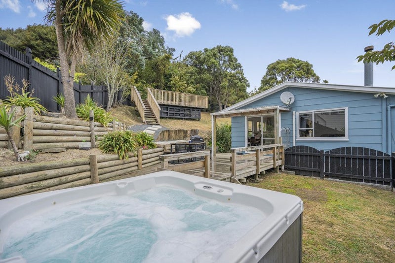 11 Matariki Grove, Wainuiomata, Lower Hutt - Carousel 1