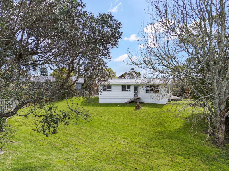 25 Roberts Road, Te Atatu South, Auckland - Carousel 2