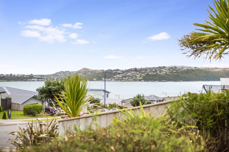27 John Burke Drive, Aotea, Porirua - Carousel 21