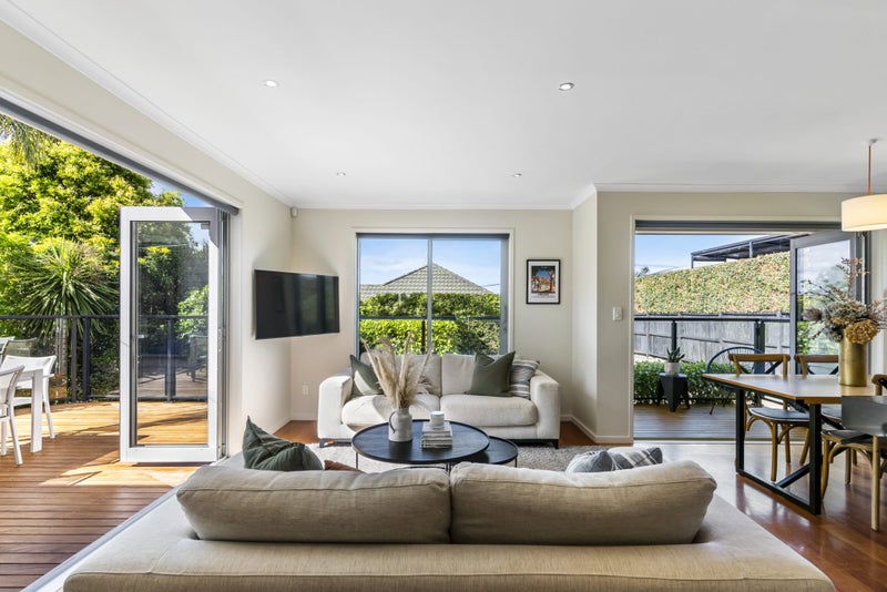 2/12 Beatrice Avenue, Hillcrest, Auckland - Carousel 2