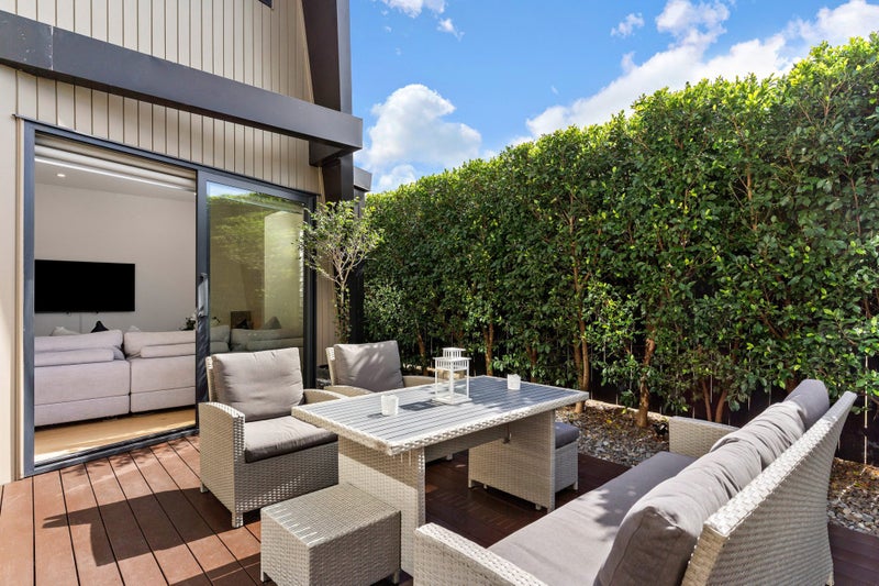 16B Howard Hunter Avenue, Saint Johns, Auckland - Carousel 1