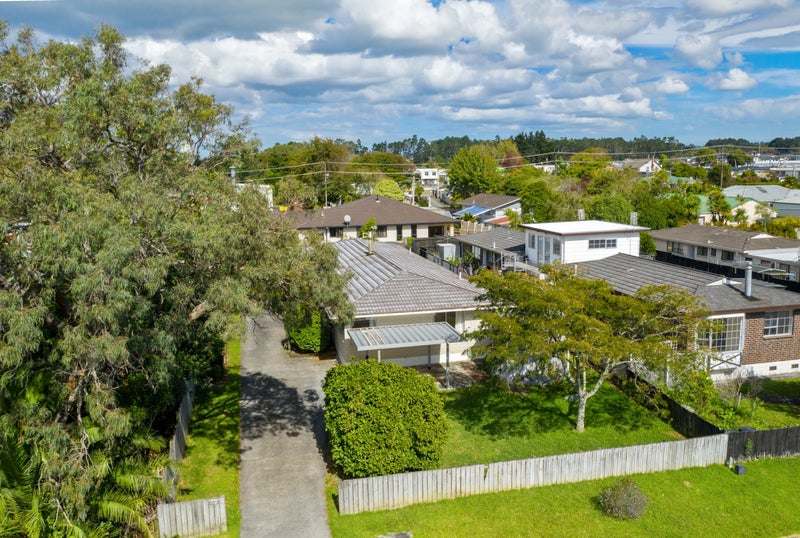 19A Pinotage Place, Huapai, Kumeu - Carousel 1