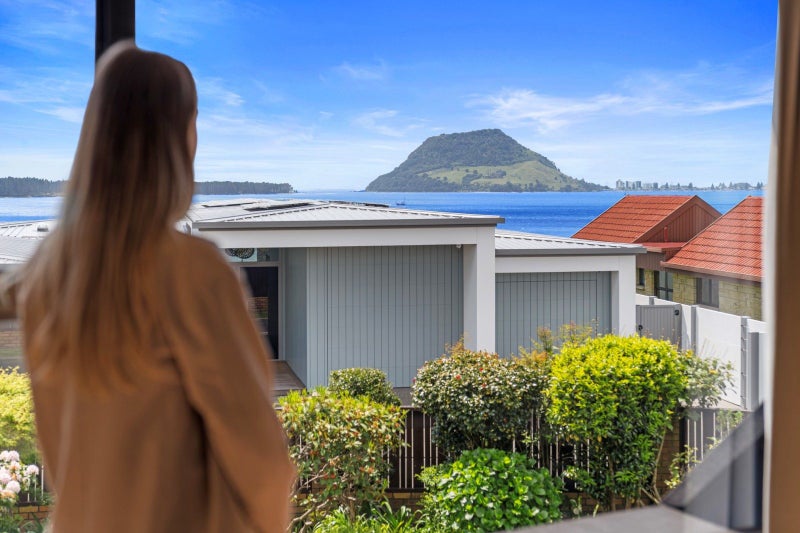 4 Aylesbury Terrace, Otumoetai, Tauranga - Carousel 1