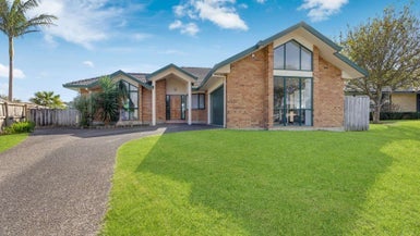 11 Linicro Place, Wattle Downs, Auckland - Carousel 1