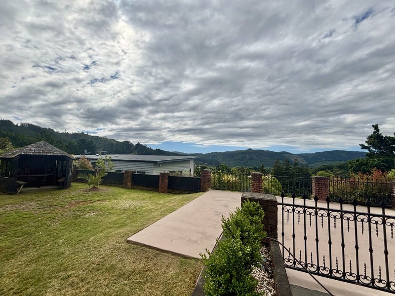 1 Hobbit Lane, Pinehaven, Upper Hutt - Carousel 19