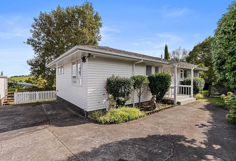 22 Malvina Place, Bucklands Beach, Auckland - Carousel 2