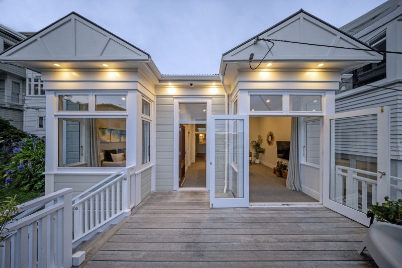 4 Telford Terrace, Oriental Bay, Wellington - Carousel 2