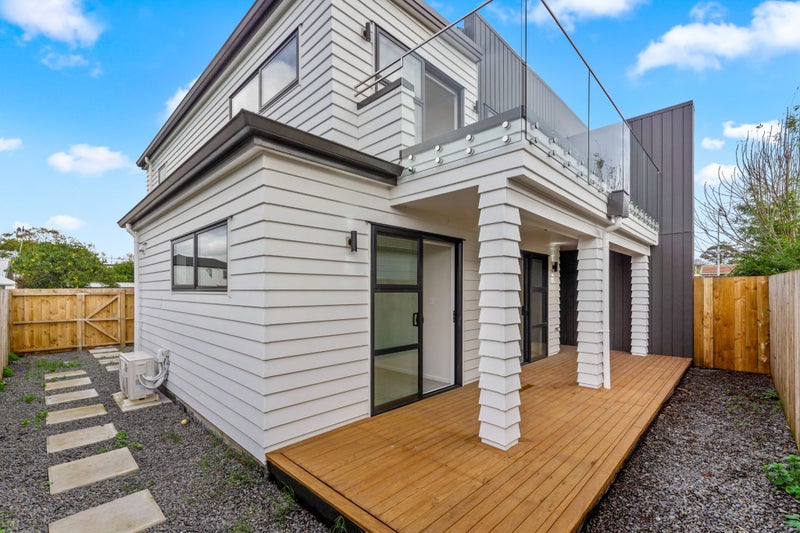 12 Pirangi Street, Point England, Auckland - Carousel 2